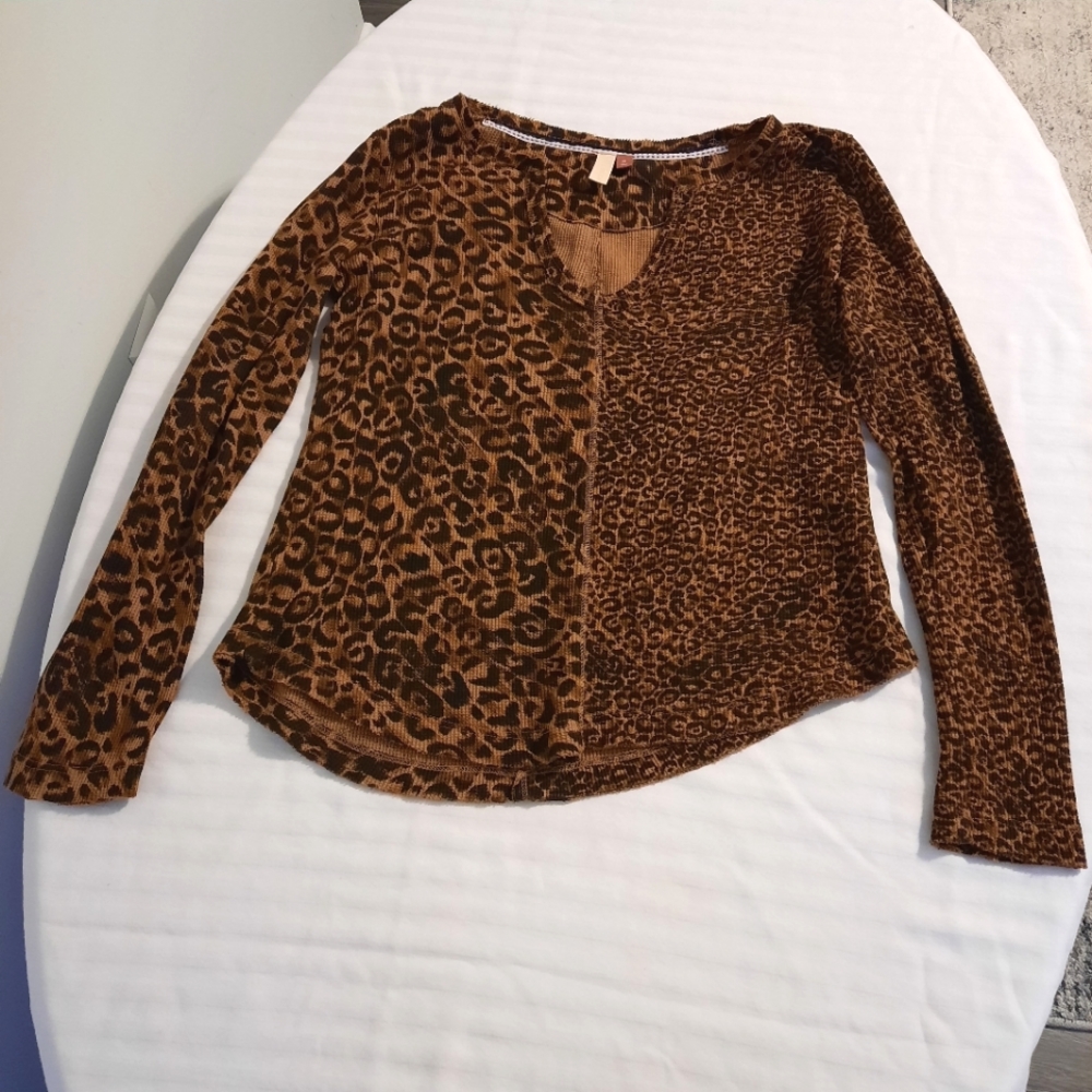 2/$25 - Pilcro Animal print top - Picture 12 of 13